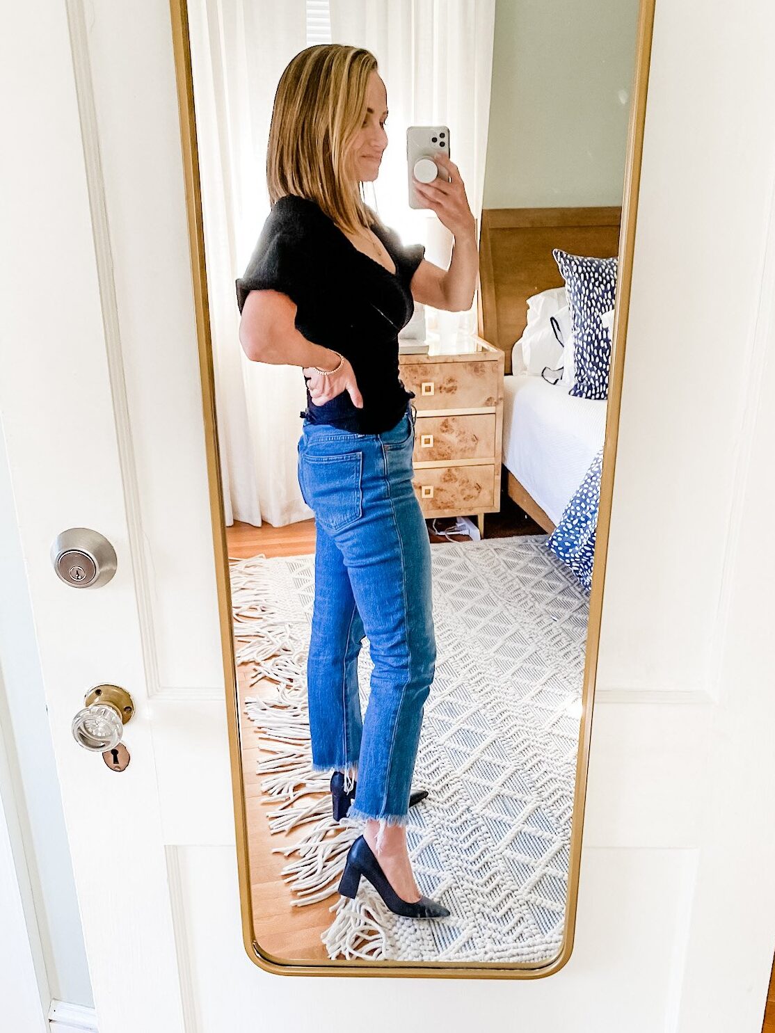 Woman wearing The Perfect Vintage Jean from Madewell Jeans 