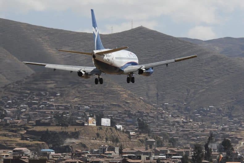 Aeroporto de Cusco - Avião em voo