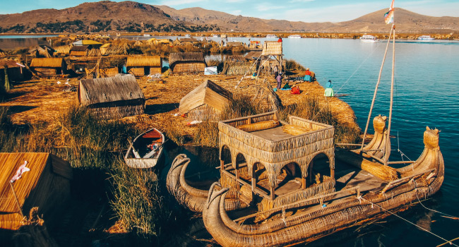Les îles Uros sur le lac Titicaca au Pérou