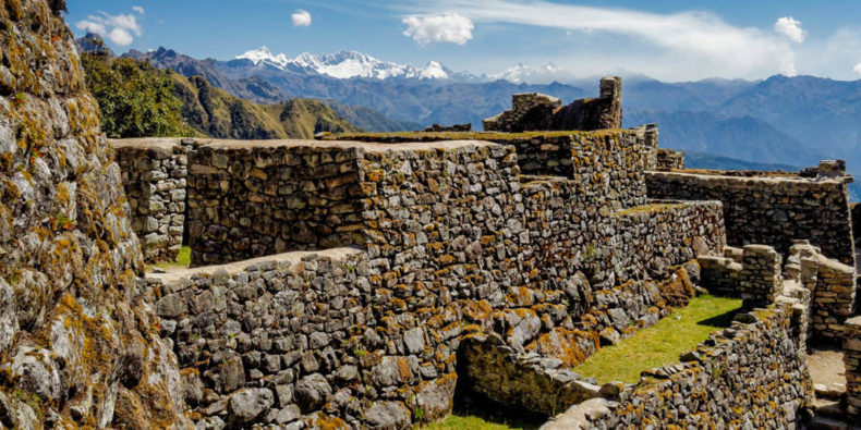 Les ruines Incas de sayacmarca sur la route du Machu Picchu.