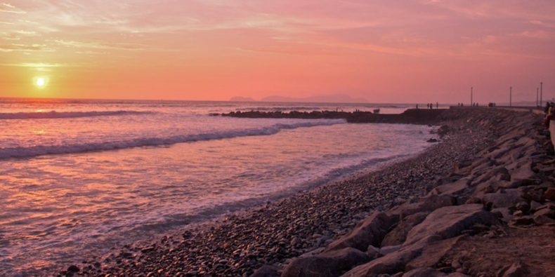 fim de tarde na praia de Lima - tour em lima