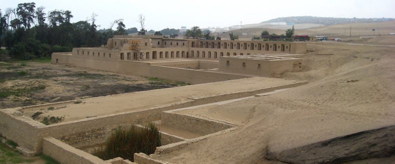 vista del santuario de pachacamac en Lima - Tours en Lima